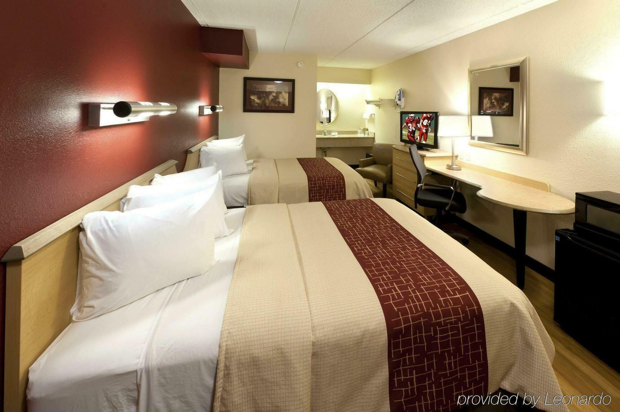 Red Roof Expo Airport Motel 2*